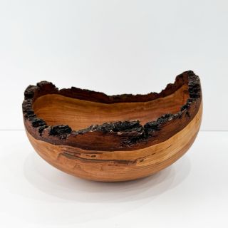 🪵 Ručně vyráběné dřevěné misky z Moravy spojují jedinečný design, precizní řemeslné zpracování a respekt k přírodě. Každý...