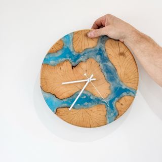 Naše dřevěné hodiny Woodlaf nejsou jen ukazatelem času – jsou stylovým doplňkem, který přitáhne pohled i obdiv ruční práce...